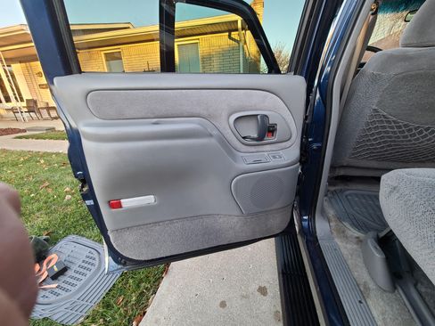 Used 1999 GMC Suburban 2WD w/ Marketing Opt Pkg 2 image 21