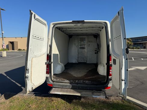 Used 2016 Mercedes-Benz Sprinter 2500 image 10