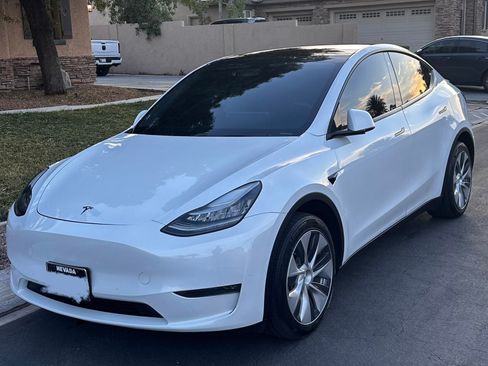 Used 2020 Tesla Model Y Long Range image 1