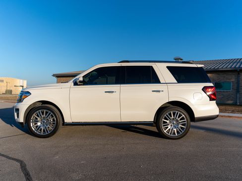 Used 2024 Ford Expedition Limited image 4