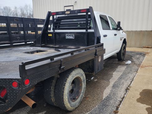 Used 2017 RAM 3500 Tradesman w/ Chrome Appearance Group image 11