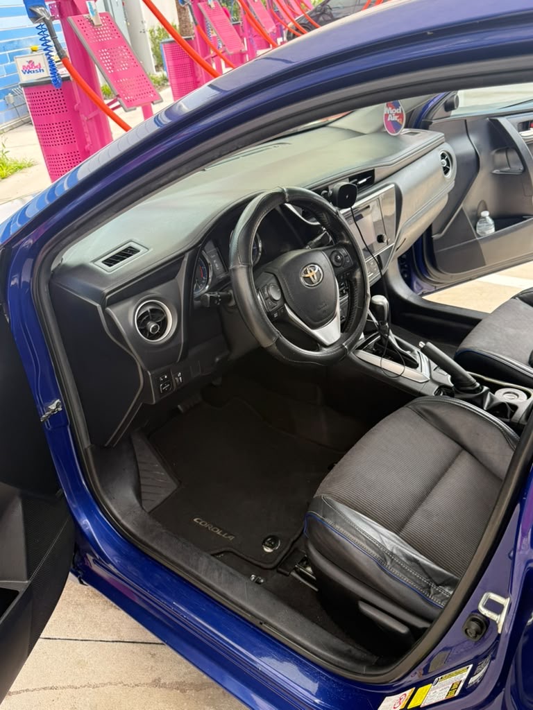 Used 2018 Toyota Corolla SE FWD image 1
