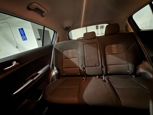 Used 2018 Kia Sportage LX image 6