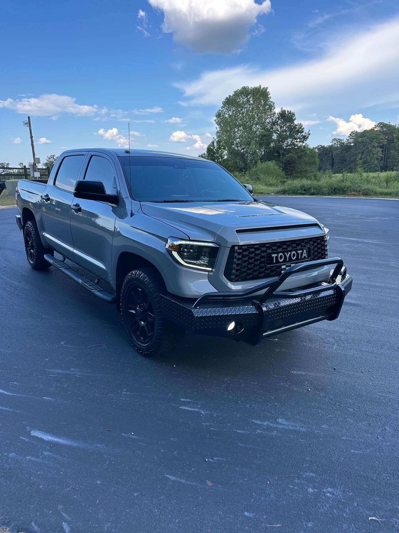 Used 2019 Toyota Tundra SR5 w/ SR5 Upgrade Package AWD/4WD image 4