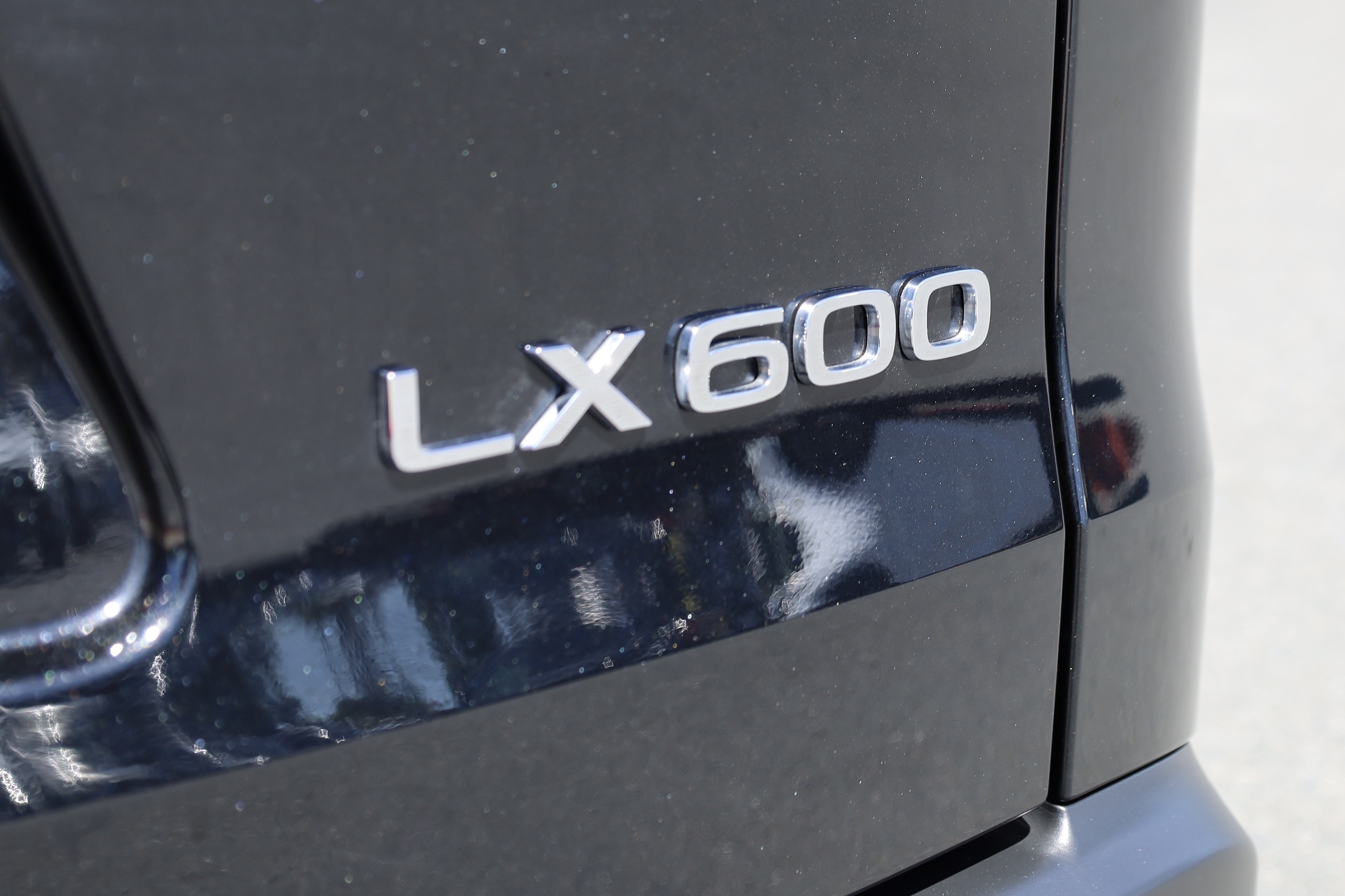 Used 2025 Lexus LX 600 4WD w/ Accessory Package (Z1) image 9