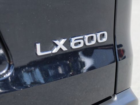 Used 2025 Lexus LX 600 4WD w/ Accessory Package (Z1) image 9