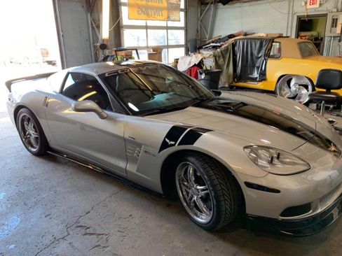 Used 2007 Chevrolet Corvette Coupe w/ Preferred Equipment Group image 2