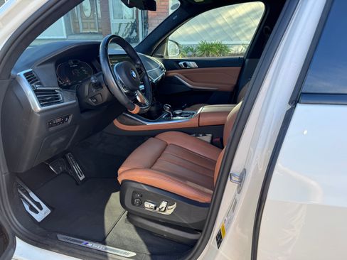 Used 2021 BMW X7 M50i image 13