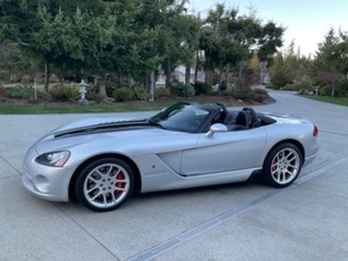 Used 2004 Dodge Viper SRT-10 image 4