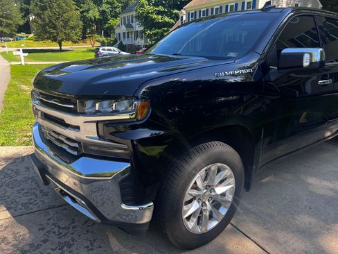 Used 2020 Chevrolet Silverado 1500 LTZ w/ LTZ Plus Package AWD/4WD image 8