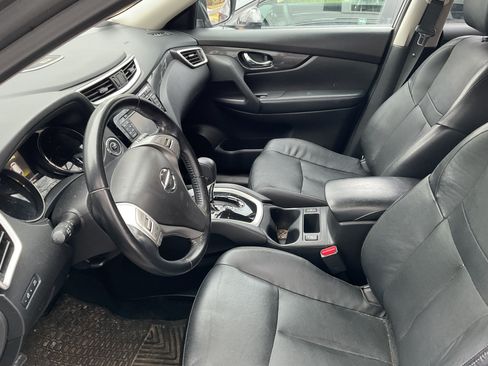 Used 2016 Nissan Rogue SL image 2