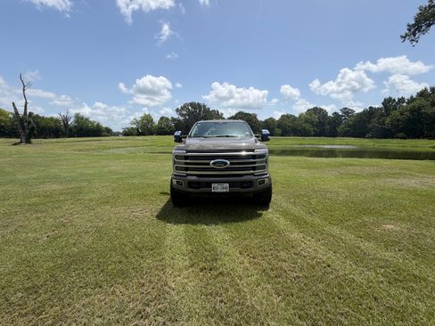 Used 2026 Ford F250 Platinum w/ Platinum Plus Package AWD/4WD image 4