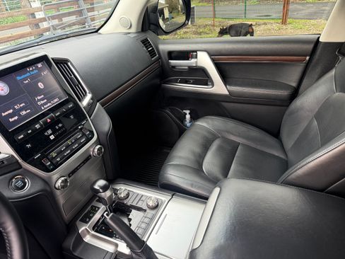 Used 2017 Toyota Land Cruiser image 9