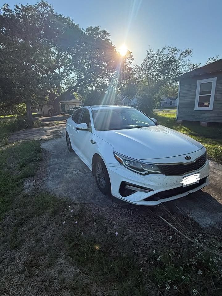 Used 2020 Kia Optima LX FWD image 1