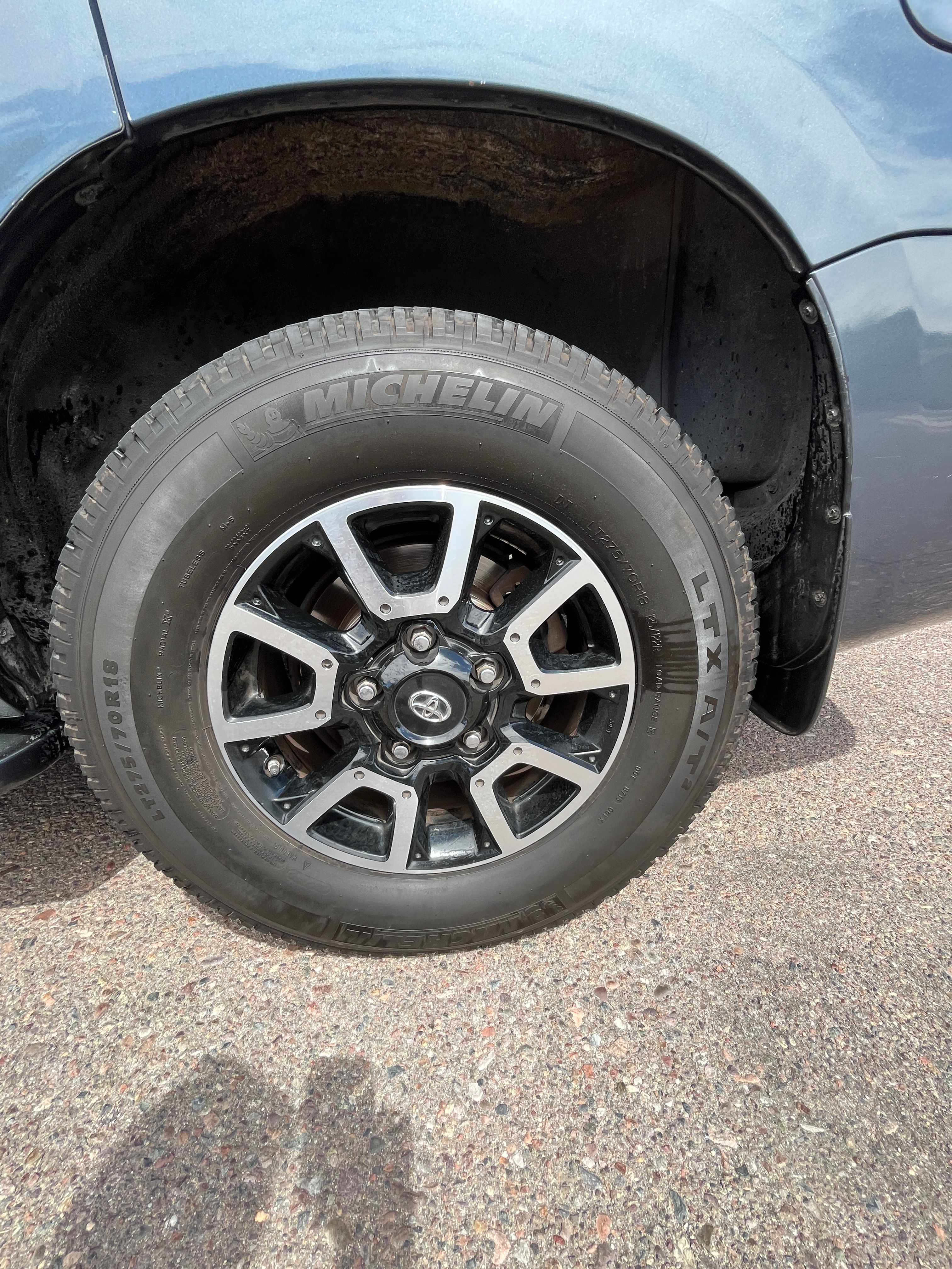 Used 2008 Toyota Sequoia Limited w/ Cold Area Pkg AWD/4WD image 10
