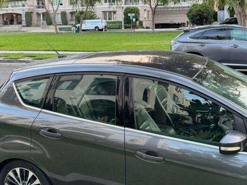 Used 2017 Ford C-MAX Energi Titanium w/ Equipment Group 501A image 4