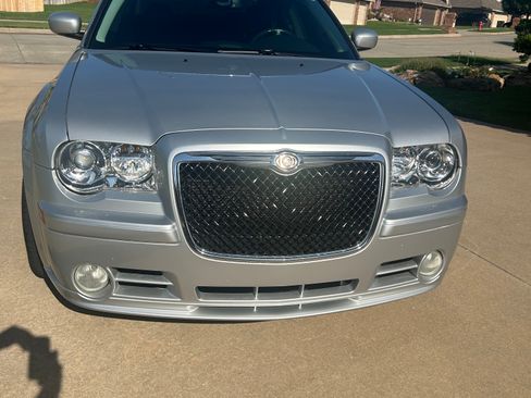Used 2009 Chrysler 300 SRT8 w/ SRT Option Group II RWD image 9