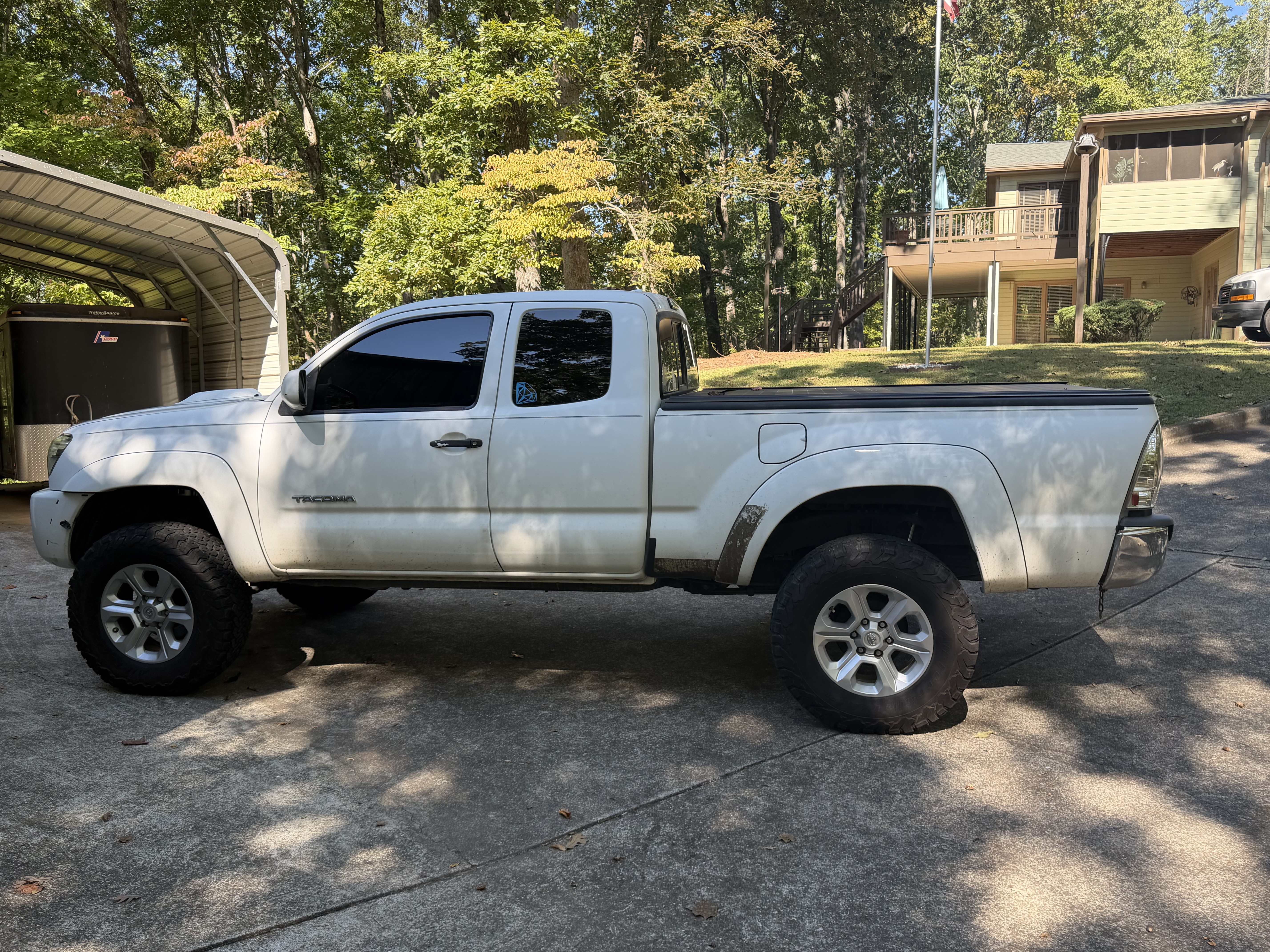 Used 2010 Toyota Tacoma PreRunner RWD image 2