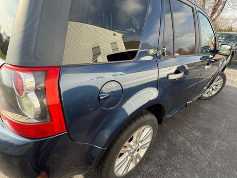 Used 2010 Land Rover LR2 HSE image 8