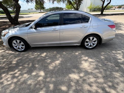 Used 2010 Honda Accord EX-L image 2