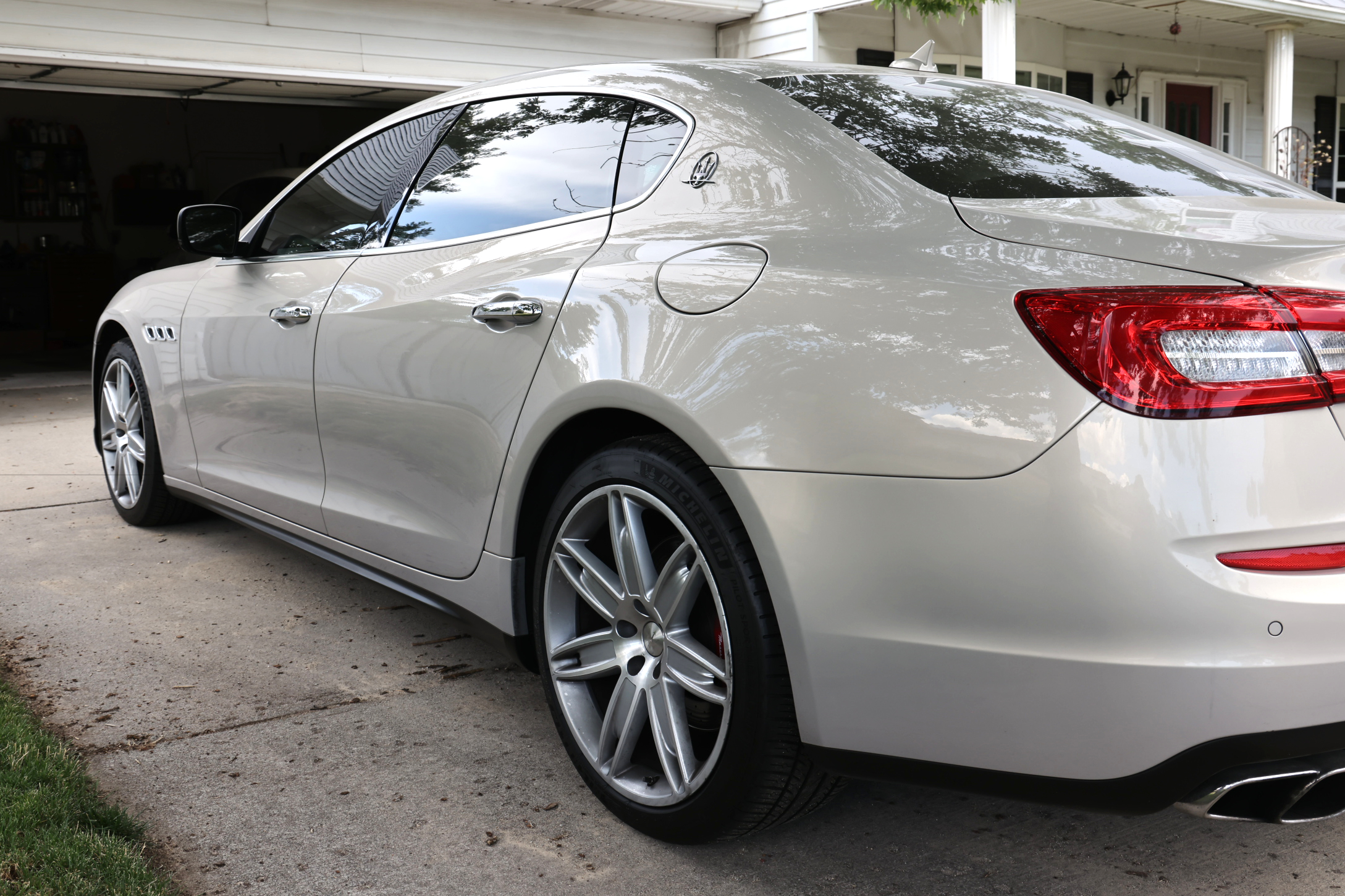 Used 2014 Maserati Quattroporte GTS RWD image 8