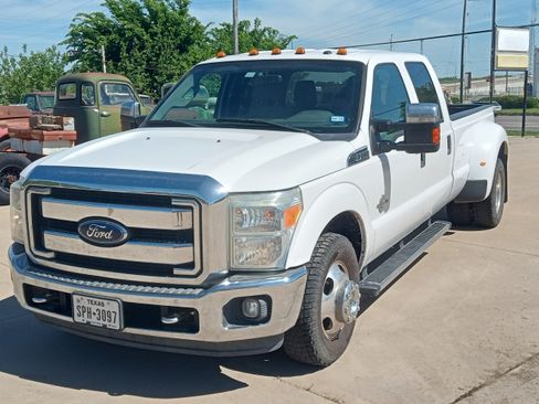 Used 2016 Ford F350 XLT w/ XLT Premium Package image 6