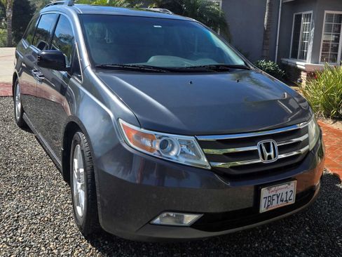 Used 2011 Honda Odyssey Touring image 2