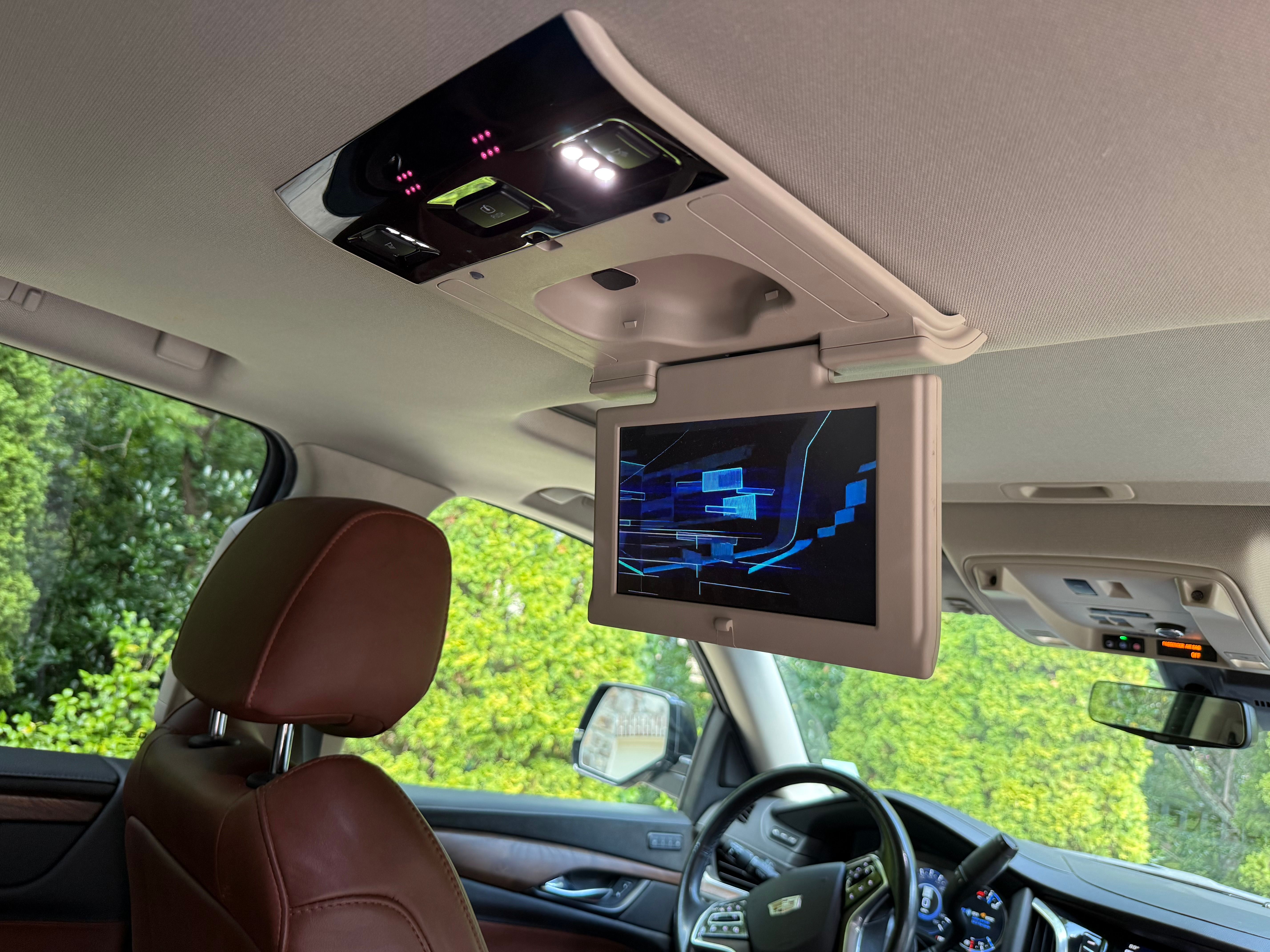 Used 2020 Cadillac Escalade Premium Luxury AWD/4WD image 12