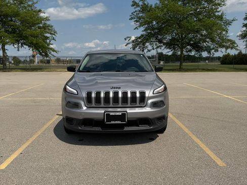 Used 2015 Jeep Cherokee Sport FWD image 2