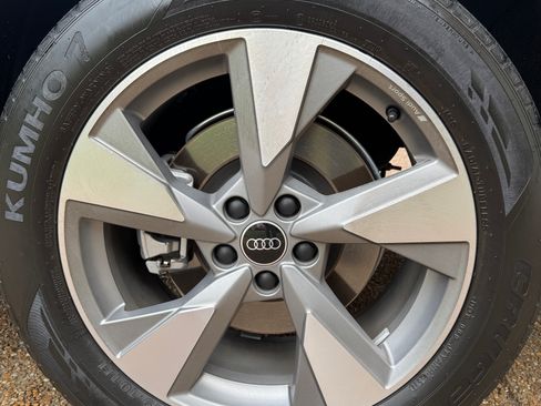 Used 2023 Audi Q5 Prestige w/ Prestige Package image 12