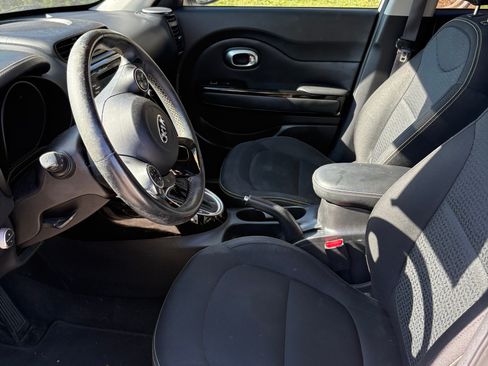 Used 2015 Kia Soul + w/ Audio Package FWD image 9