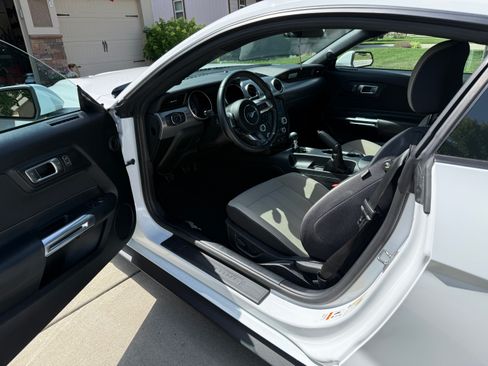 Used 2021 Ford Mustang GT RWD image 11