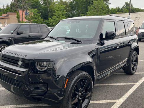 Used 2023 Land Rover Defender 110 X-Dynamic SE image 12