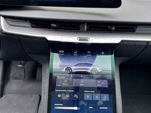 Used 2025 Lucid Air Touring image 2