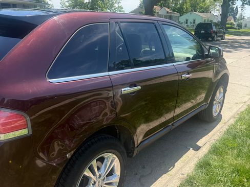 Used 2010 Lincoln MKX AWD image 2