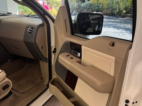 Used 2006 Lincoln Mark LT 2WD image 10