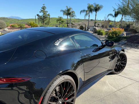 Used 2022 Aston Martin V8 Vantage Coupe image 6