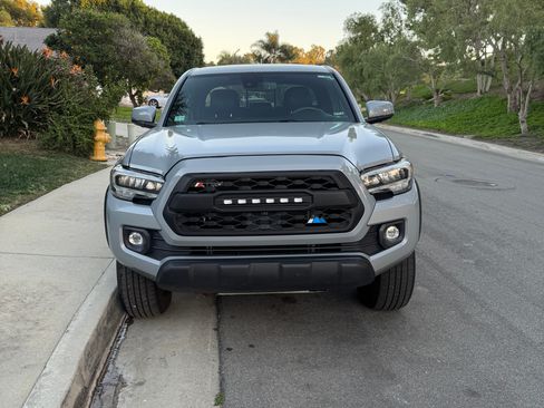 Used 2021 Toyota Tacoma TRD Off-Road w/ TRD Premium Off Road Package image 2