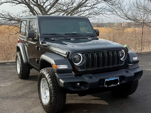 Used 2024 Jeep Wrangler Sport image 15