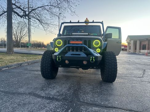 Used 2017 Jeep Wrangler Sport image 8