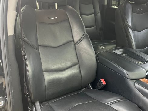 Used 2016 Cadillac Escalade ESV Luxury image 16