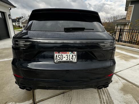 Used 2020 Porsche Cayenne Turbo image 6