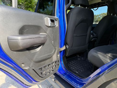 Used 2018 Jeep Wrangler Unlimited Sport S image 8