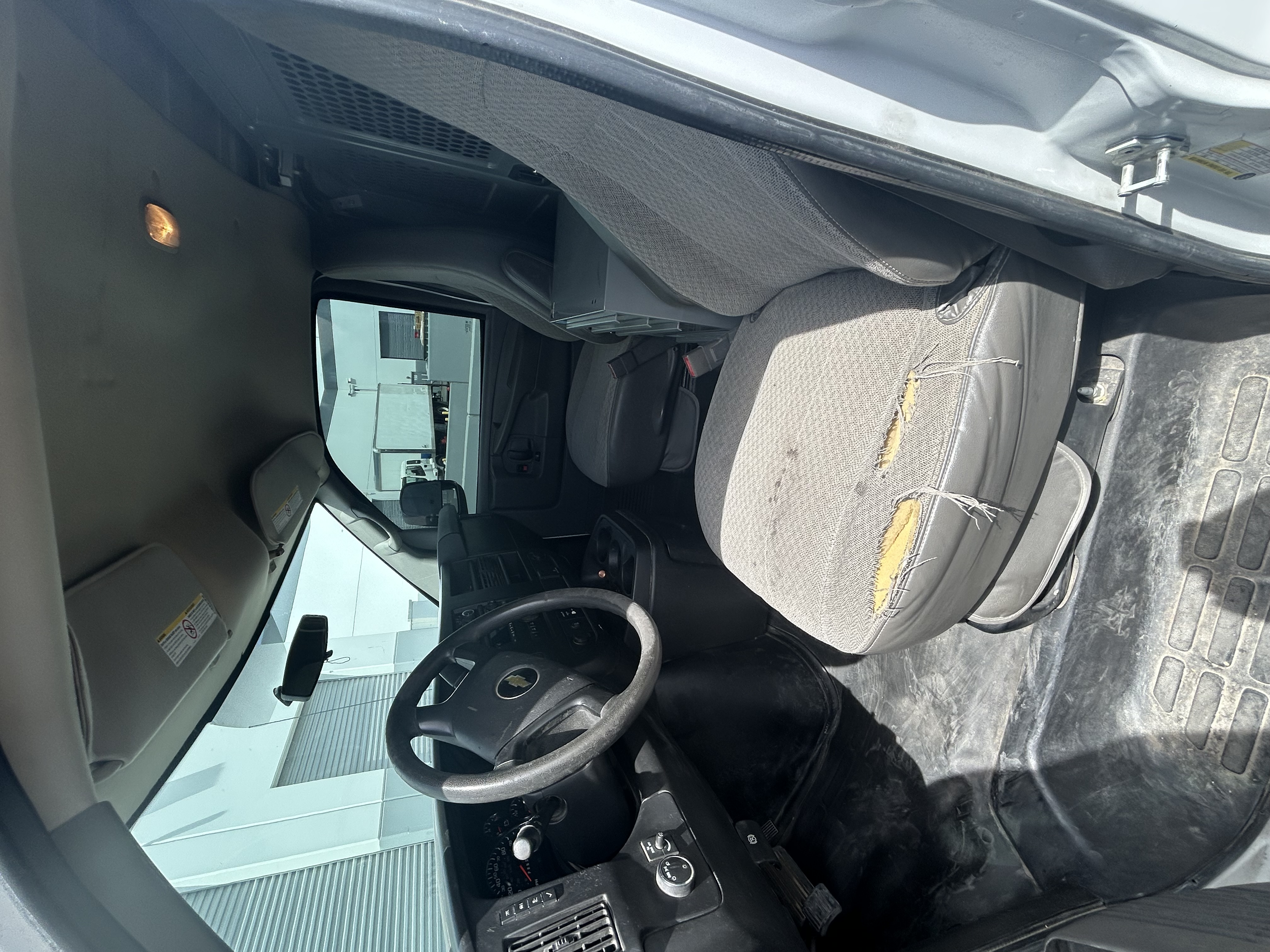 Used 2015 Chevrolet Express 2500 RWD image 12