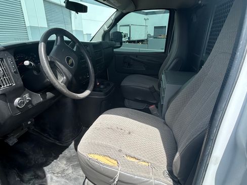 Used 2015 Chevrolet Express 2500 RWD image 12