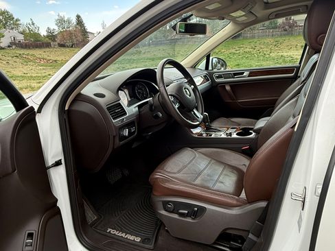 Used 2012 Volkswagen Touareg Executive AWD/4WD image 5