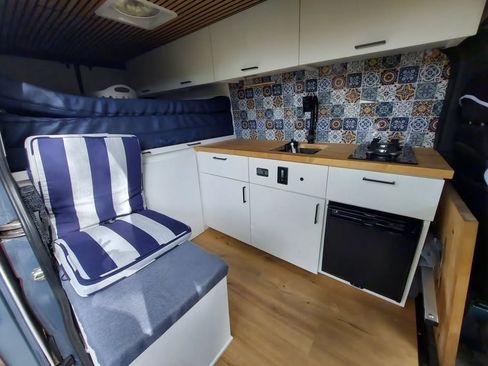 Used 2018 Mercedes-Benz Sprinter 2500 image 8