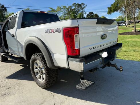 Used 2017 Ford F250 XLT image 5