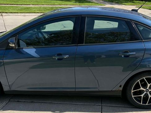 Used 2018 Ford Focus SEL w/ Cold Weather Package FWD image 5