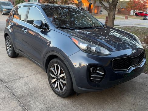 Used 2017 Kia Sportage EX w/ EX Technology Package image 2